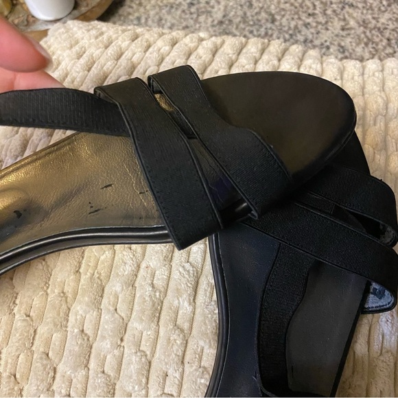 Stuart Weitzman Black Low Heeled Sandals - Size 8 1/2M - Picture 14 of 16